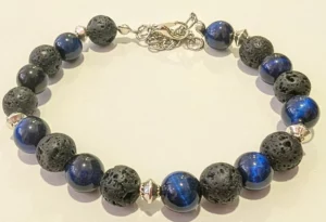 Bracelet artisanal avec attache: Pierre de lave et Œil de faucon (8mm)