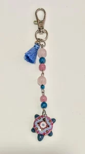 porte clés artisanal : Quartz rose / Kunzite/ Apatite bleue (8/6/4 mm)